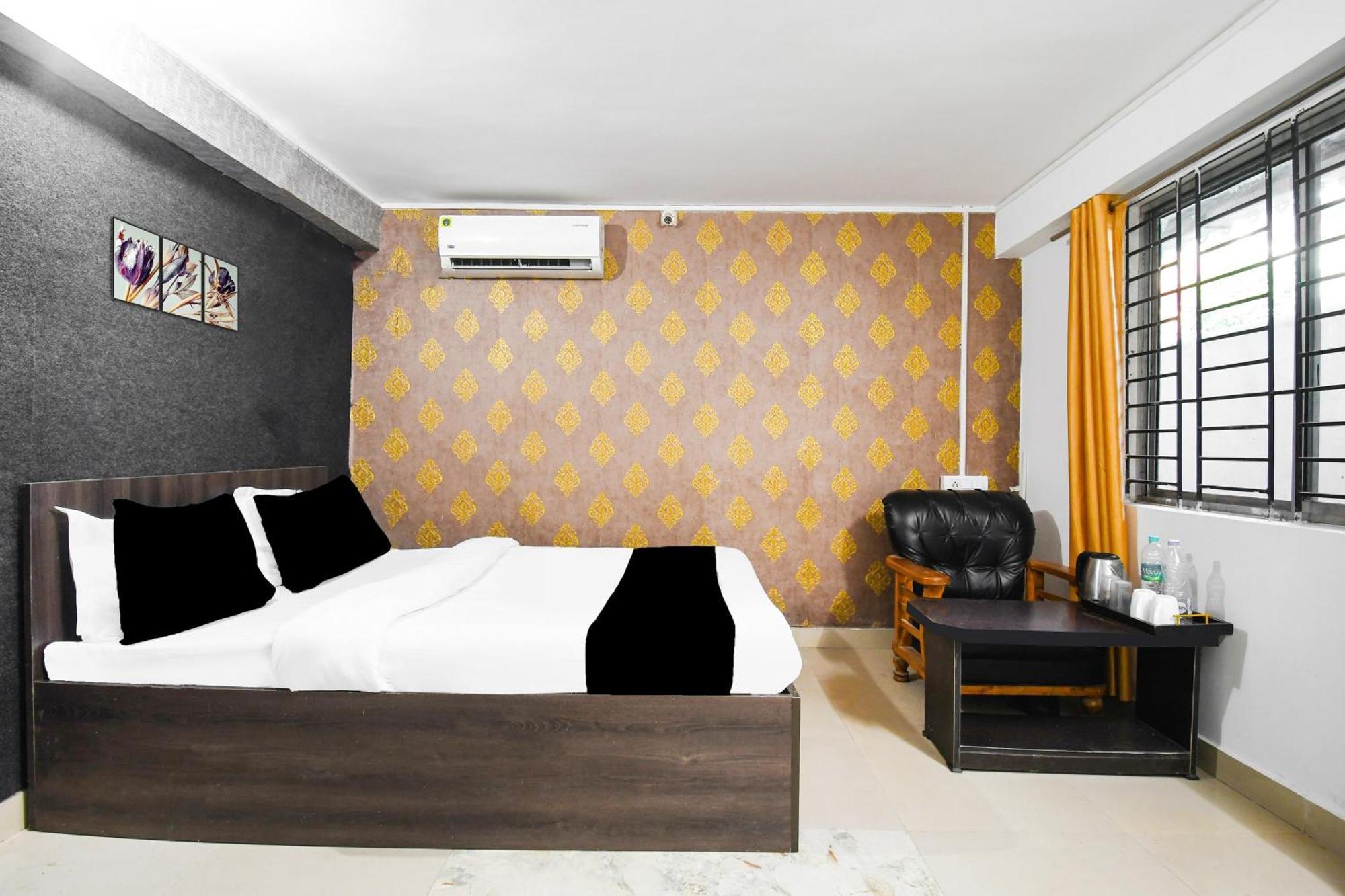 Super Hotel O Champasari Siliguri Formerly Four Fox Suits Panchanai Dış mekan fotoğraf